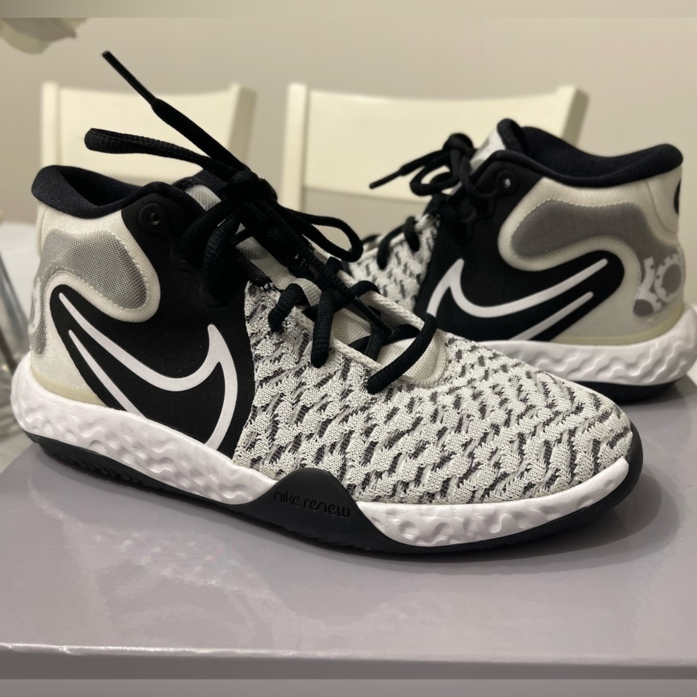 Nike KD Trey VIII White Black sneakers from (2019) never been worn.